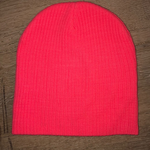 LA brand beanies ❄️☀️ - Picture 2 of 4